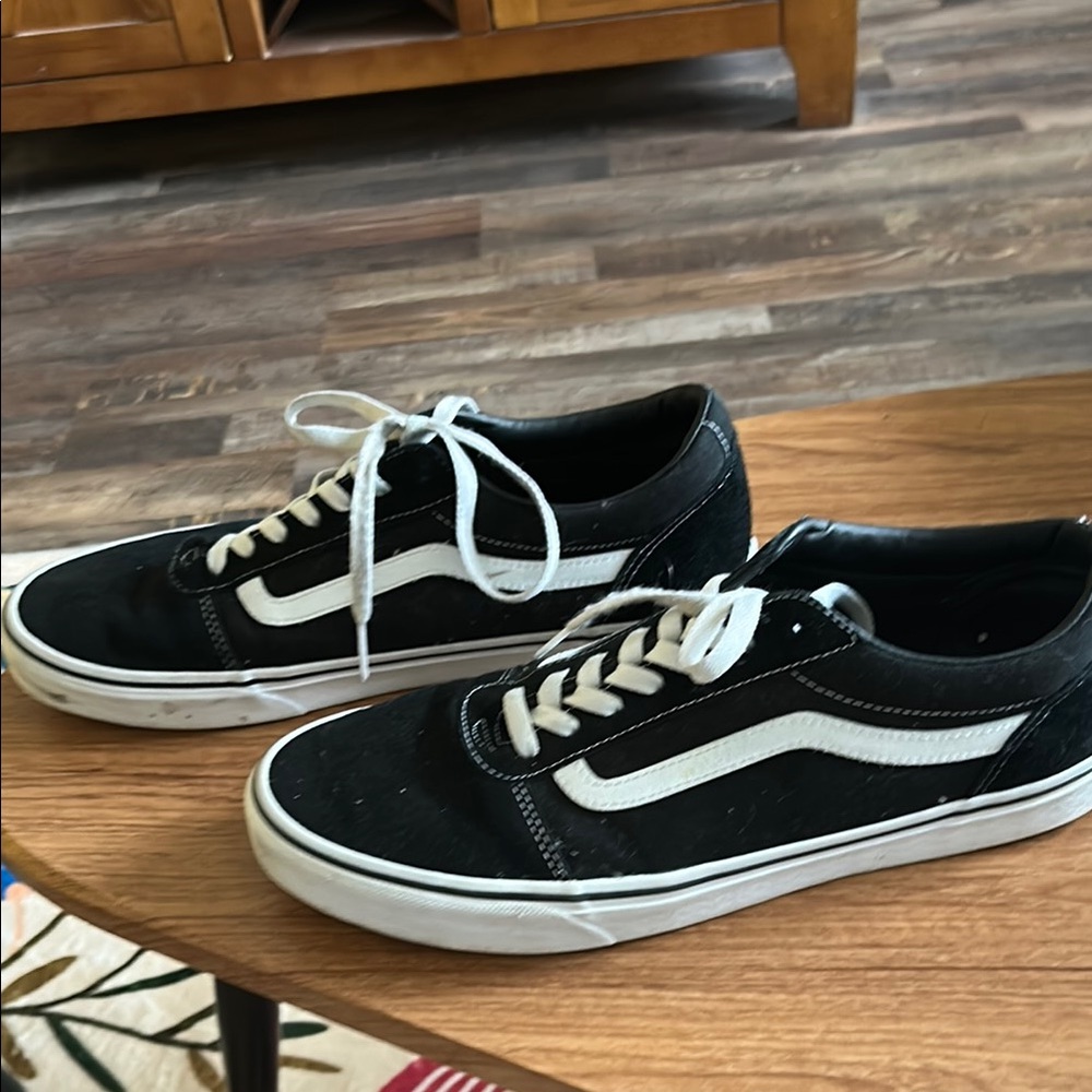 Vans Men's Black and White Sneakers